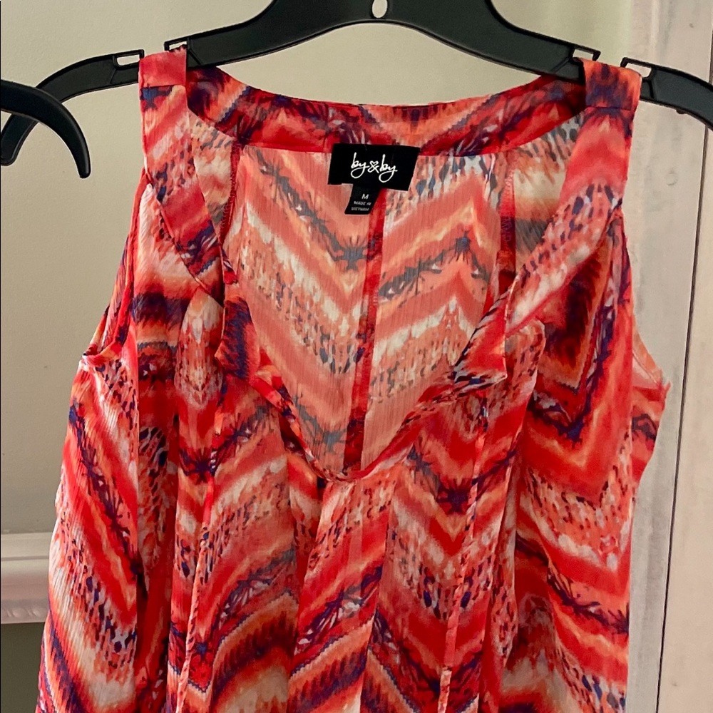 Multi color shoulder reveal, 3/4 length sleeves, light weight.